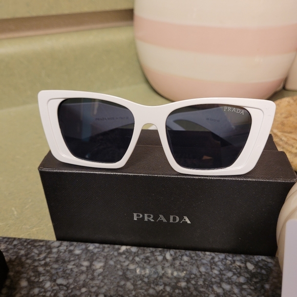 ✅PRADA BOLD WHITE 💯 SIZE 140 - Picture 7 of 10